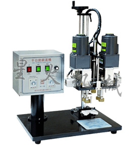 XH-P型噴頭半自動(dòng)辣椒醬旋蓋機(jī)